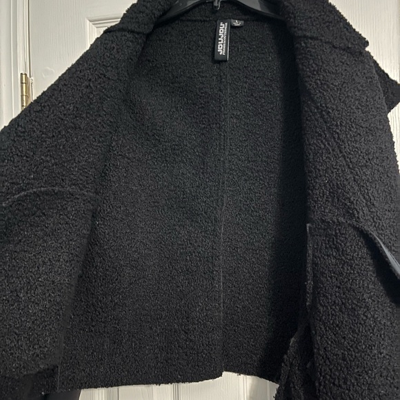 Jou Jou Vegan Faux Leather Crop Moto Jacket Large Faux Fur Collar NWT - Picture 3 of 4